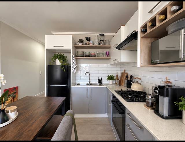 2 BEDROOM APARTMENT FOR SALE IN TABLE VIEW
